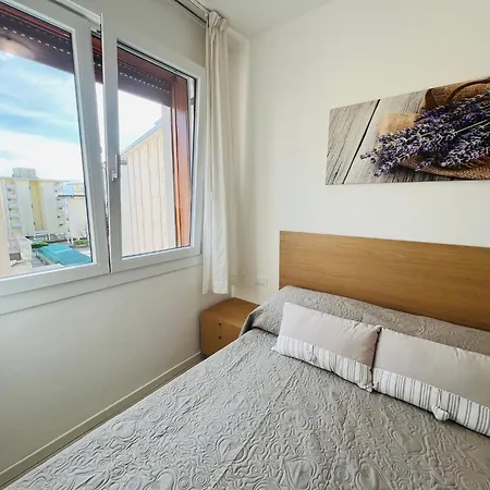 Apartman Bright 150m From The